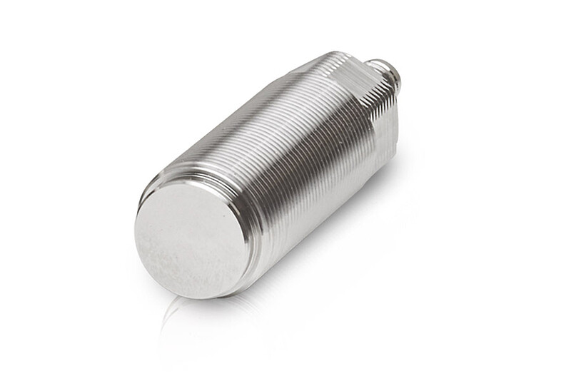 Magneticko-indukční snímač polohy s M18 závitem