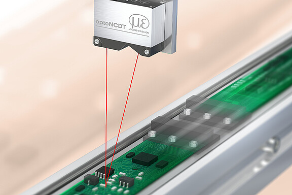 optoNCDT 5500 s inteligentním řízením expozice